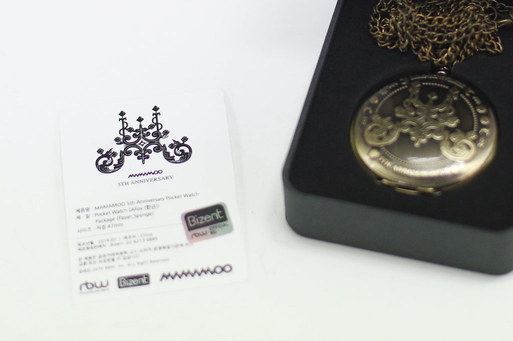 Perfect for MAMAMOO fans, this pocket watch commemorates their 5th anniversary with a beautifully designed piece that captures the essence of their musical journey.