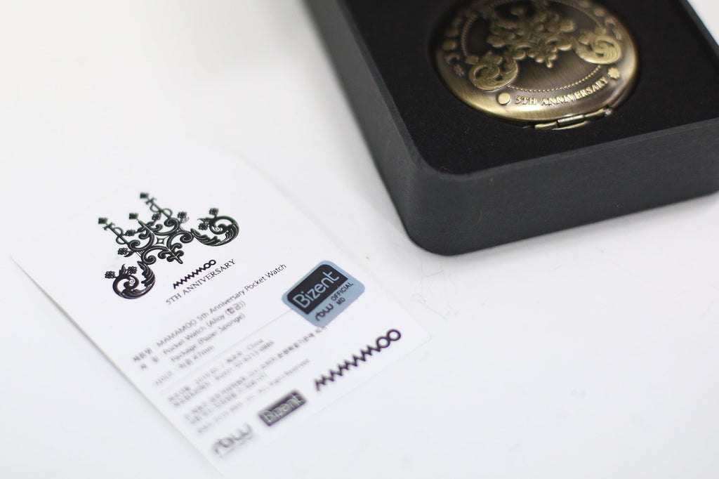 MAMAMOO 5th Anniversary Official Pocket Watch – A limited edition timepiece with elegant craftsmanship, celebrating the group's iconic moments and achievements in K-pop.