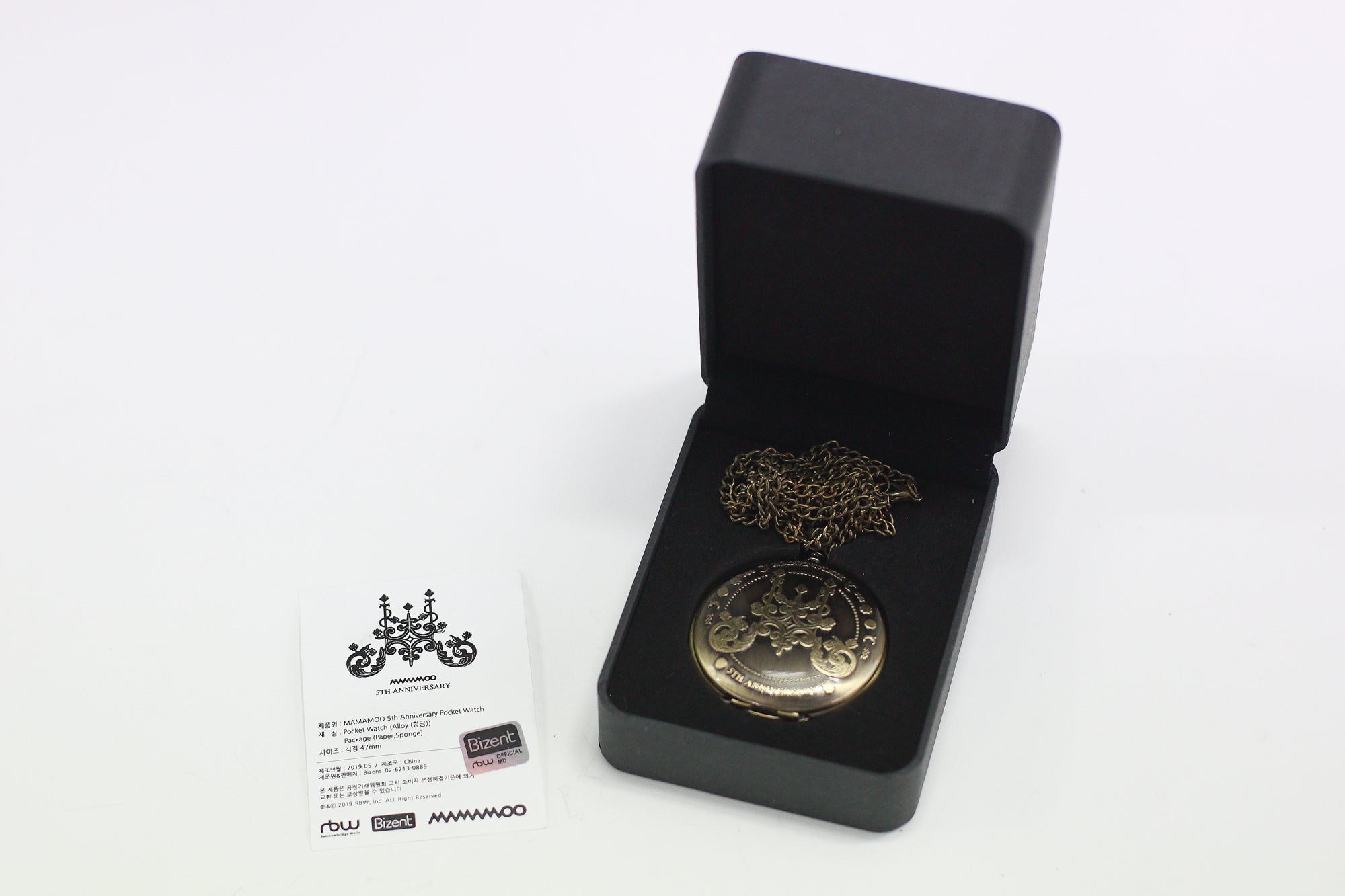 MAMAMOO Official 5th Anniversary Pocket Watch – A timeless piece to celebrate the group's enduring legacy, featuring premium design and craftsmanship.