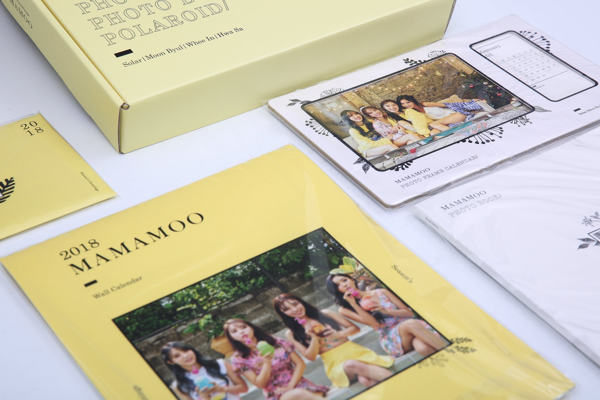 MAMAMOO 2018 Season's Greetings Calendar