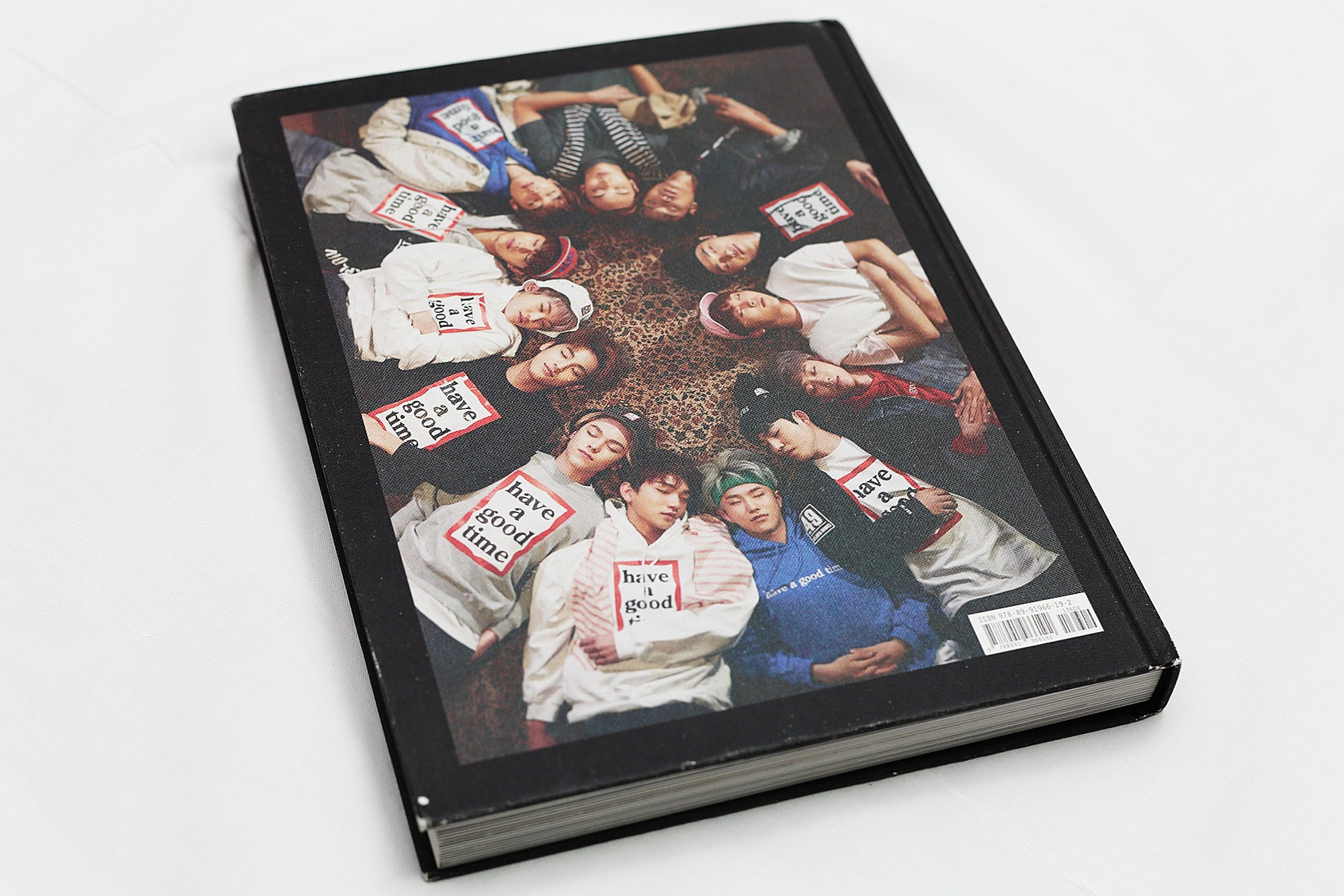 Dive into SEVENTEEN's "24 Hours" world with this used photobook, showcasing stunning shots of the group in their unique 17:13:24 concept. Includes a range of personal and candid images from the K-pop sensation!