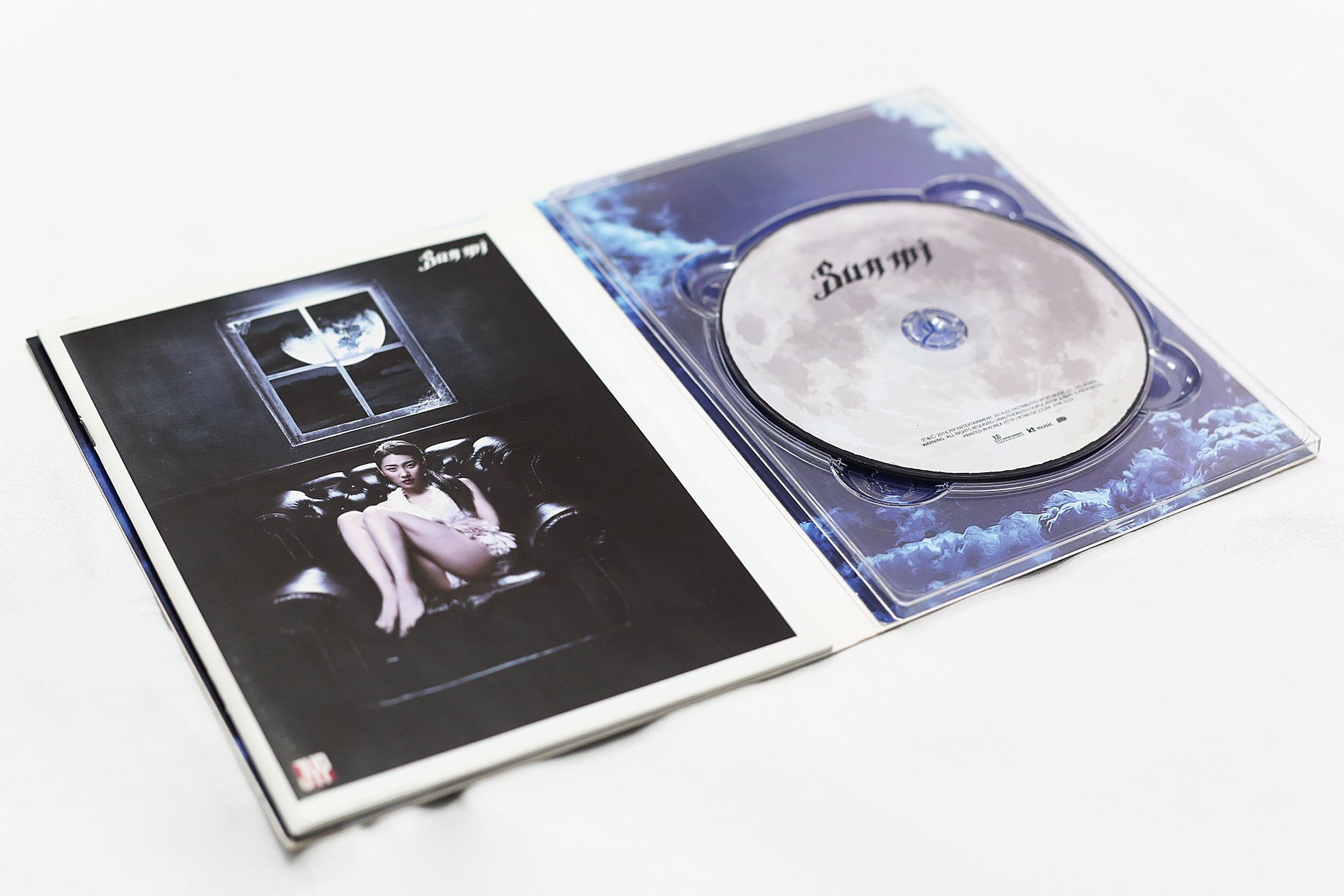 A must-have for Kpop enthusiasts, Sunmi’s Full Moon album boasts stunning visual artwork on its cover and a carefully curated tracklist that showcases her musical evolution and artistic vision.